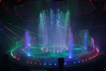 В ДНР артисты Росгосцирка представили шоу фонтанов «Принц цирка»