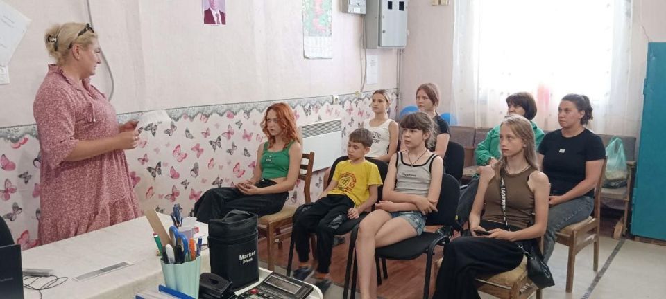 Николай Михайлов: В Коммунаровке прошел патриотический час «Россия – славная наша держава», посвященный Дню России