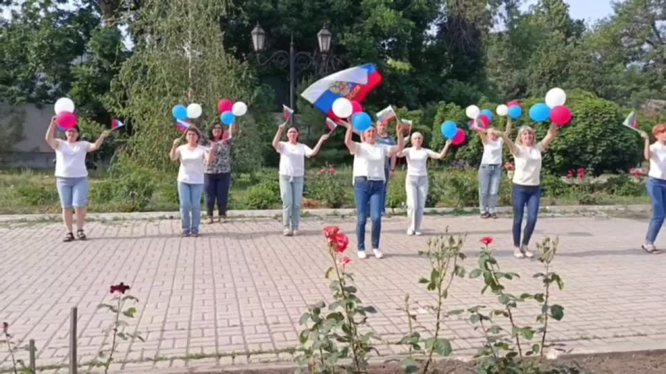 #наш_флешмоб. Коллектив Ясиноватской дистанции электроснабжения Донецкого филиала ФГУП «ЖДН» присоединился к патриотическому флешмобу «Россия — Родина Моя»