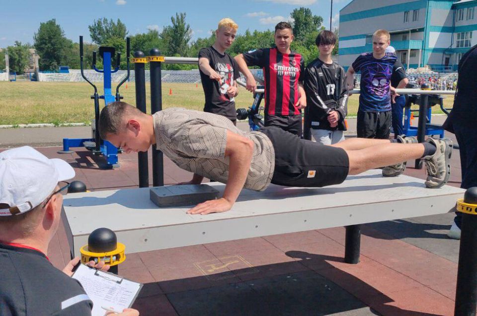 Чемпион мира по самбо оценил пользу спортивного месячника в ДНР