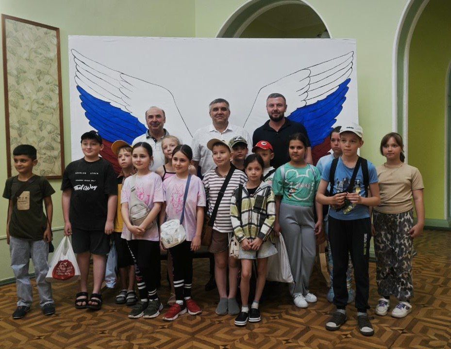 Александр Подгорный: 10 июня в МБУ «Городской дворец культуры им. В. Г. Кирсановой» (ДК ЯКХЗ), по партийному проекту «Историческая память» состоялся праздничный концерт, приуроченный ко Дню России