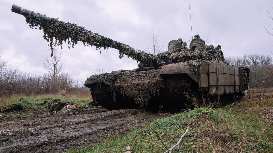 «Начали закапывать перед носом противника»: российский боец рассказал, как прячут танки в зоне СВО