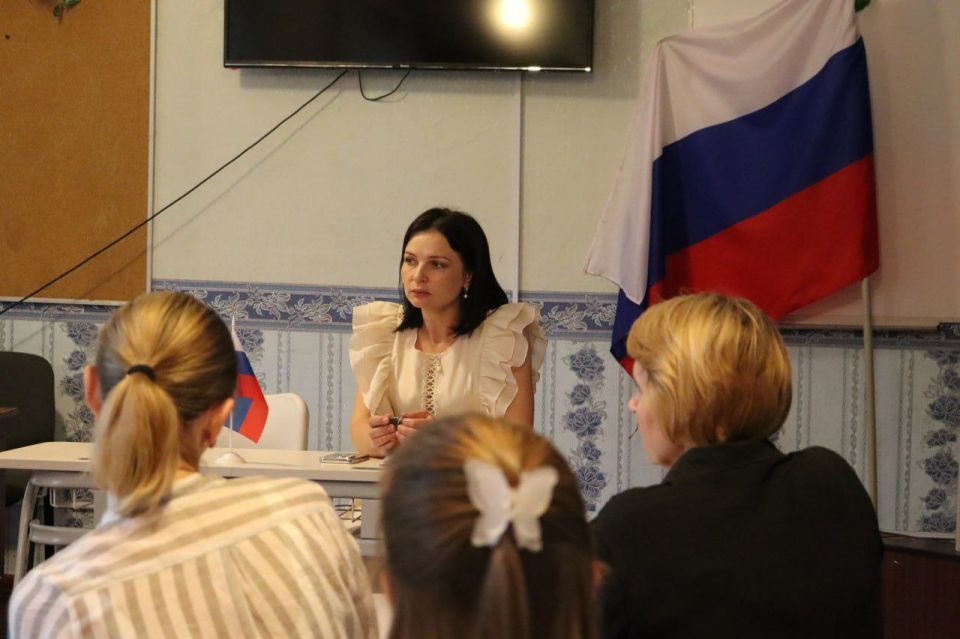 Заместитель главы администрации городского округа Торез Ольга Дедух встретилась с коллективом ГБОУ "Школа № 26 г.о. Торез"