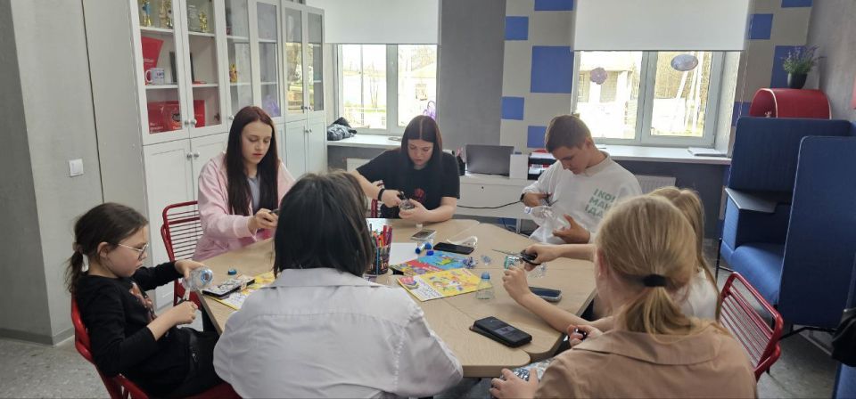 В рамках экологической акции "Марафон зелёных дел", "Движение первых" заботится об окружающей среде