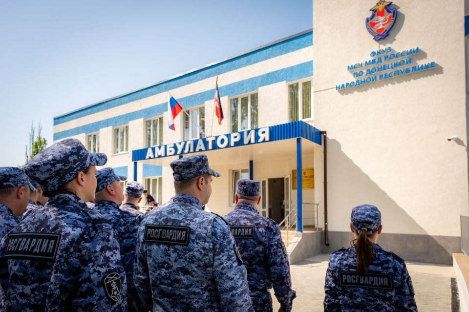 Росвардейцы ДНР приняли участие в торжественном открытии амбулатории в Мариуполе