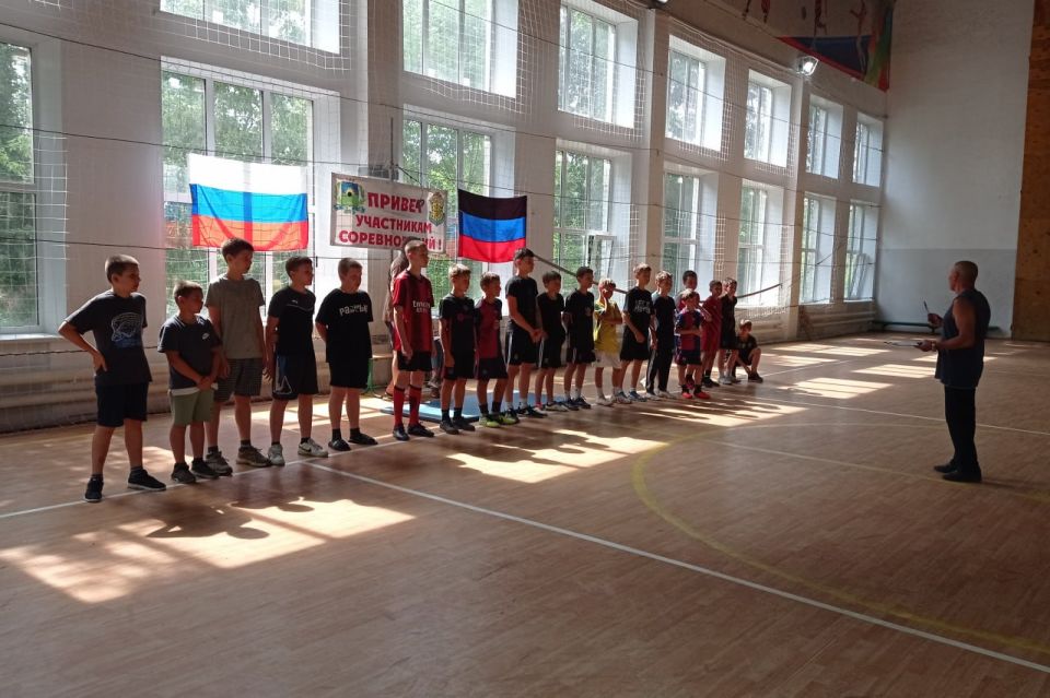 В рамках акции "Спортивный Донбасс" 10 июня Муниципальное бюджетное учреждение «Детско-юношеская спортивная школа № 2 города Тореза» провело ОФП-эстафету «Лучшие из лучших-2025» среди воспитанников секций 2012-2013 г.р