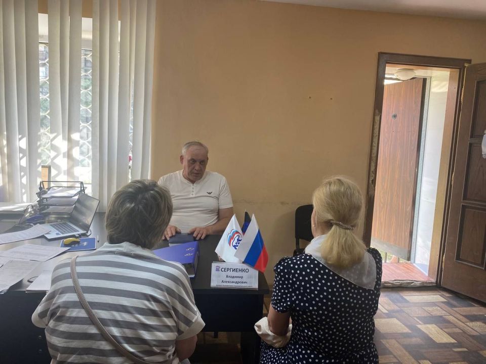 В пятницу, 06 июня, провел прием граждан помощник депутата Ясиноватского муниципального совета ДНР Юрий Перепелица