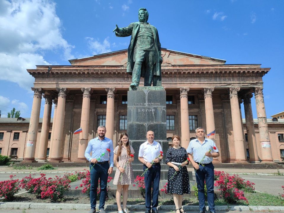 В Кировском внутригородском районе состоялось возложение цветов к памятнику Сергею Мироновичу Кирову