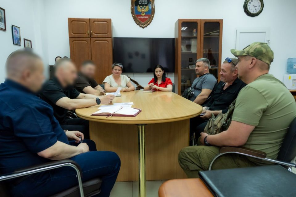 Руководитель Росгвардии в ДНР провел личный прием граждан