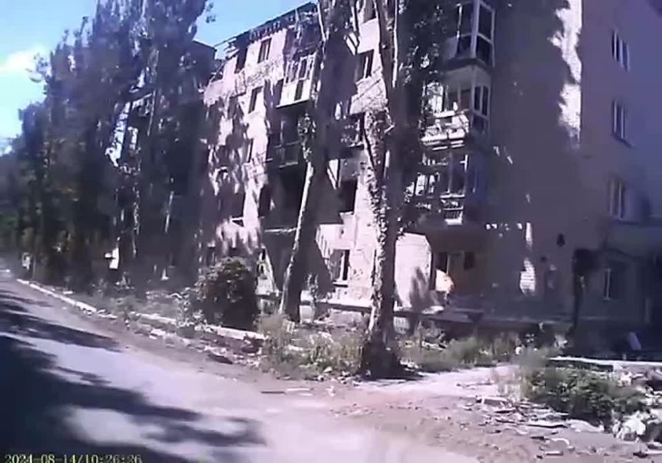 Архивные кадры, снятые добровольцами РШБр Св. Георгий Союза добровольцев Донбасса в Бахмуте летом 2024 года