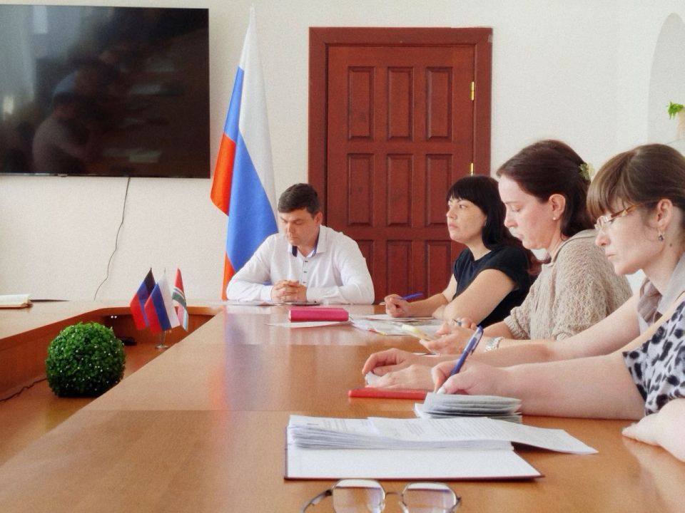 В администрации городского округа Торез состоялось заседание антинаркотической комиссии в присутствии врип Главы муниципального образования, председателя комиссии Артема Чеснокова