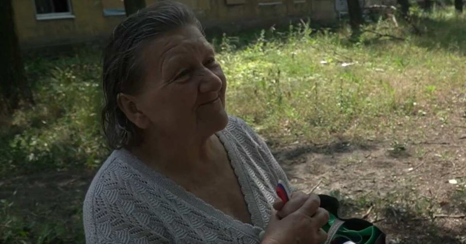 Бойцы ВС РФ провели акцию &quot;Российский триколор&quot; в честь Дня России в Селидове