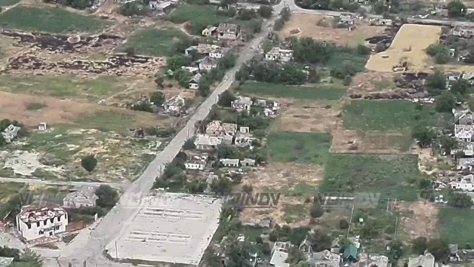 Над населенным пунктом Комар в ДНР поднят флаг России