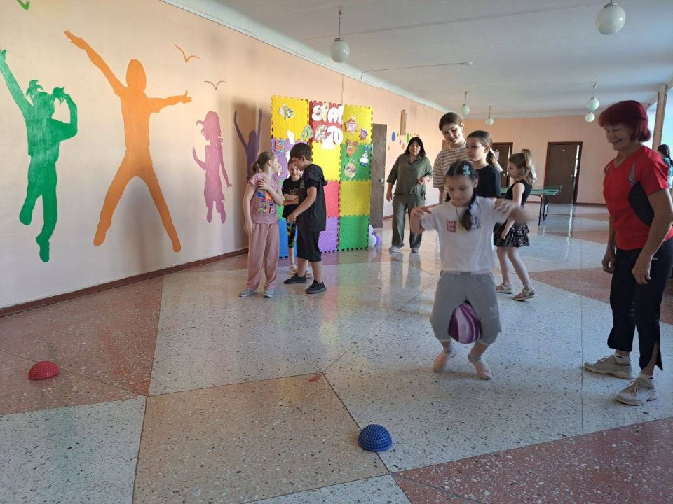 В рамках Всероссийской акции &quot;Родиной горжусь&quot;, приуроченной к празднованию Дня России , в городе Светлодарск было проведено спортивное мероприятие «Россия-родина моя» с 15- ти кратной чемпионкой по пауэрлифтингу...