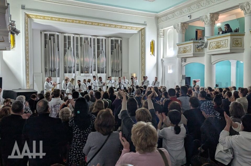 От Москвы до Сибири. Артисты Донецкой филармонии выступили в 33 регионах РФ