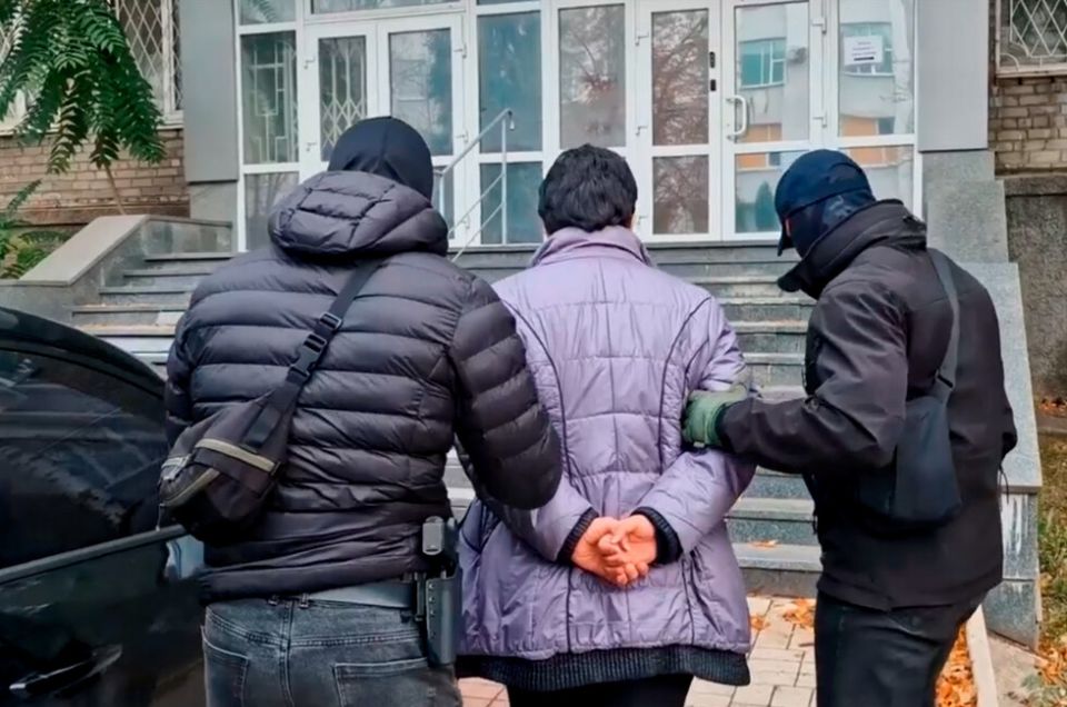 Жительницу Мариуполя осудили на 6 лет за призывы к терроризму в соцсетях