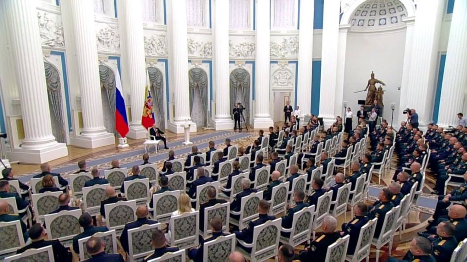 Президент России Владимир Путин встретился с участниками программы «Время Героев»