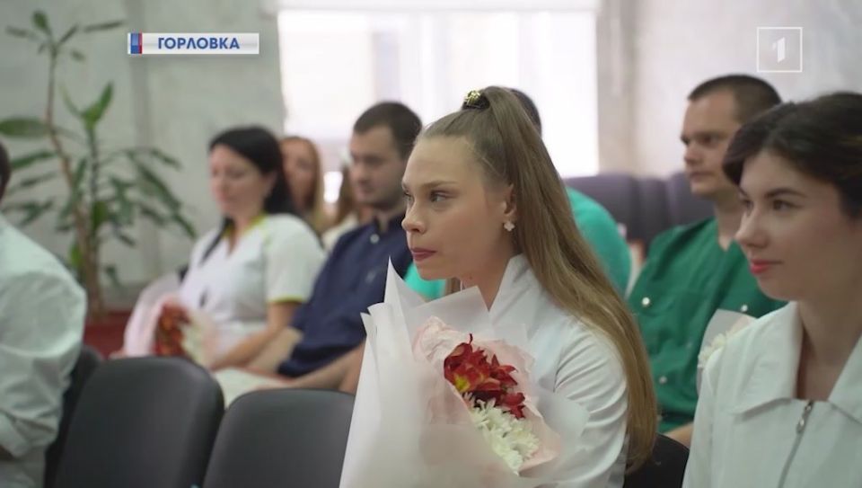Пример мужества и стойкости: в Горловке наградили молодых врачей!