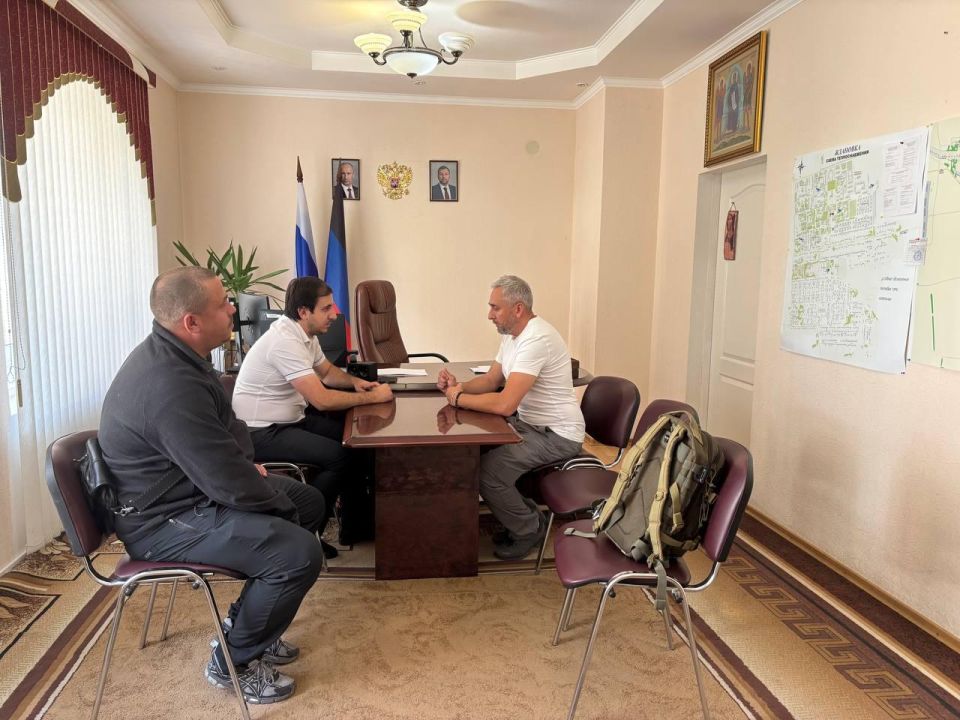Специалисты из Магадана проведут осмотр кровли многоквартирного дома совместно с представителями администрации Ждановки