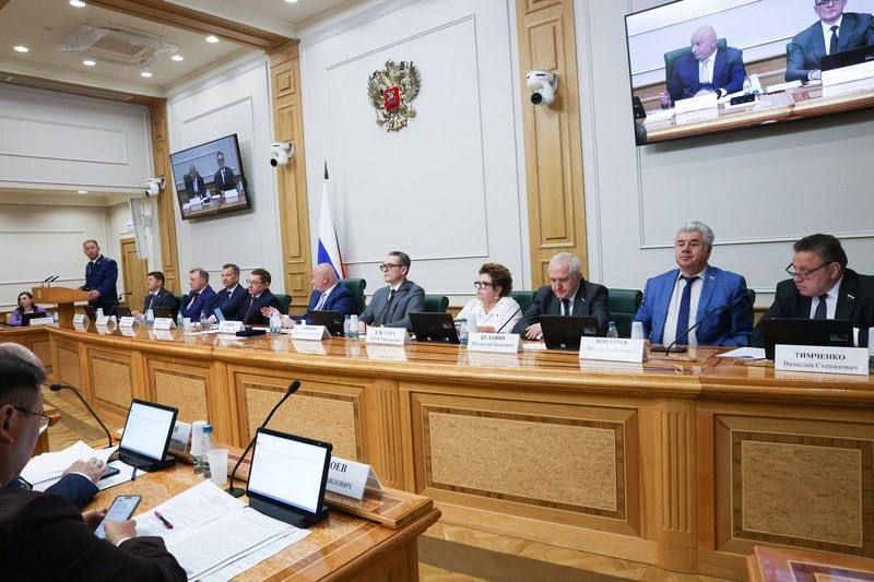 Александр Волошин: #Работа_в_СФ. Сегодня в Совете Федерации принял участие в совместном заседании Комитета по федеративному устройству, региональной политике, местному самоуправлению и делам Севера, Комитета по...
