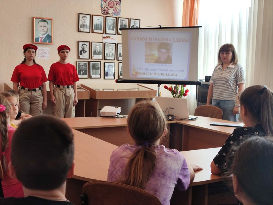 Ребята Ждановки познакомились с экспозицией «Наши герои»