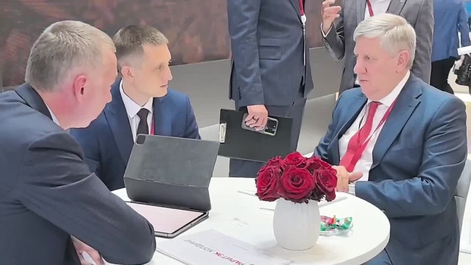 На полях ПМЭФ проводим встречи с потенциальными партнерами, заинтересованными в работе на территории Республики