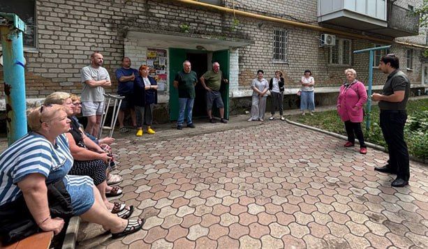 Заместитель главы Шахтерского муниципального округа встретился с жителями