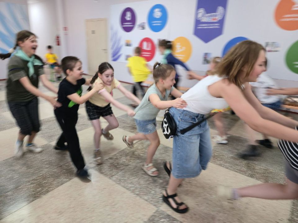 Орлята вперед!. МБУ «Светлодарский городской Дворец культуры» совместно с отделом физической культуры, спорта и туризма организовали увлекательную спортивную эстафету