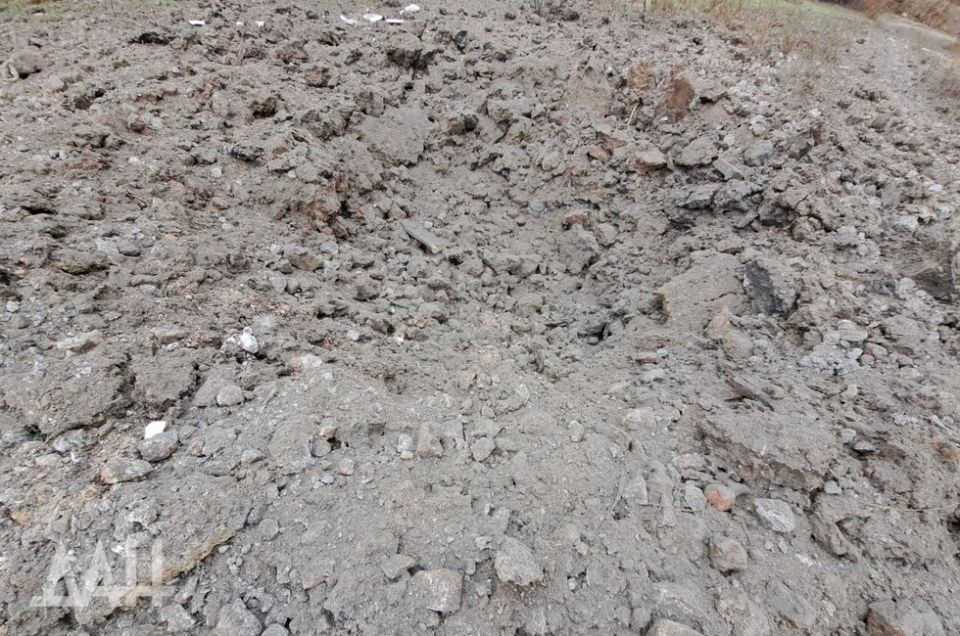 Машина с работниками водоканала попала под удар ВСУ на трассе под Дебальцево