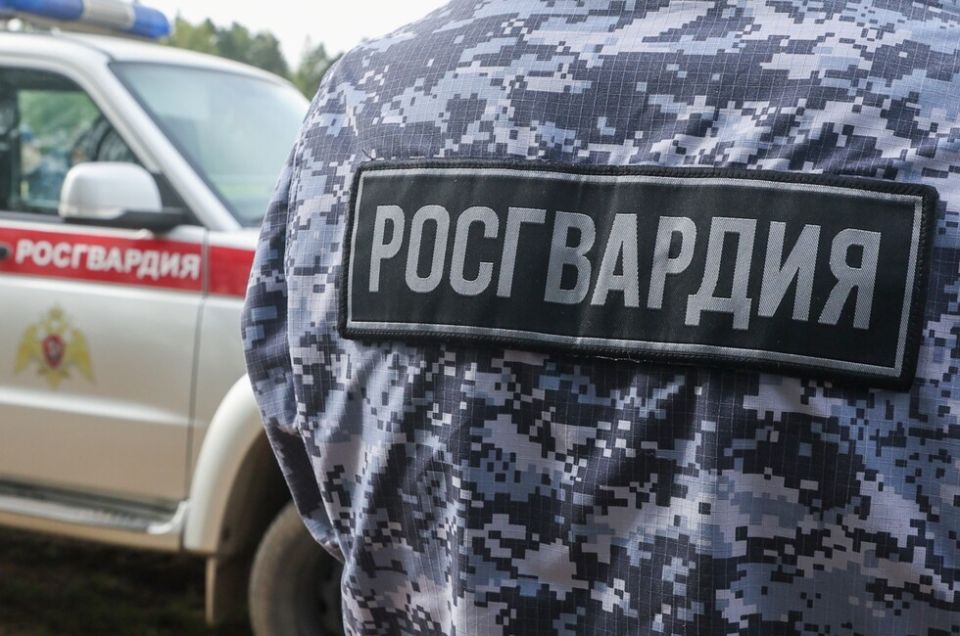 В Донецке офицер Росгвардии спас пострадавших в ДТП женщину с ребенком