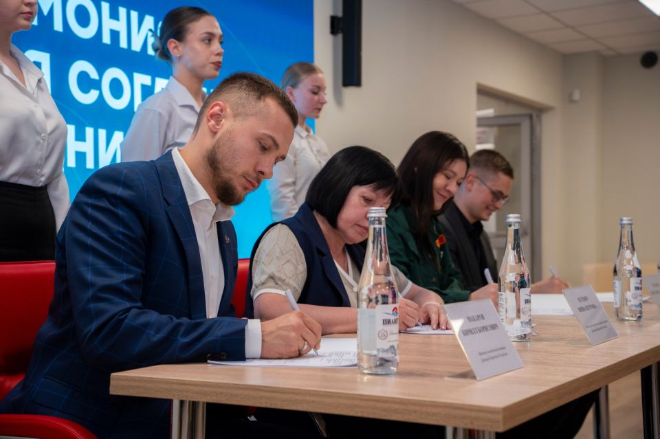 Кирилл Макаров: Подписали четырёхстороннее соглашение — запускаем проекты «Первая работа» и «Донбасс.Карьера»