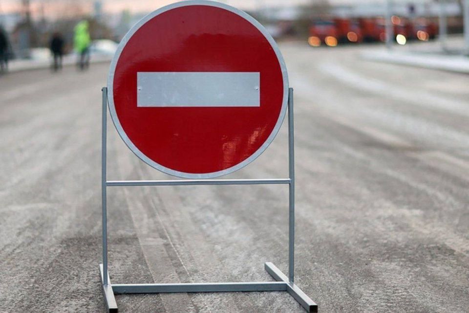 Сообщают, что из-за высокой активности дронов перекрыта трасса в районе Дебальцево, Светлодарска и Мироновского