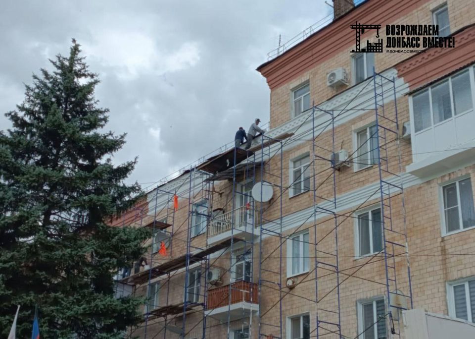 Игорь Лызов: Амурская область продолжает ремонт фасадов в Амвросиевке