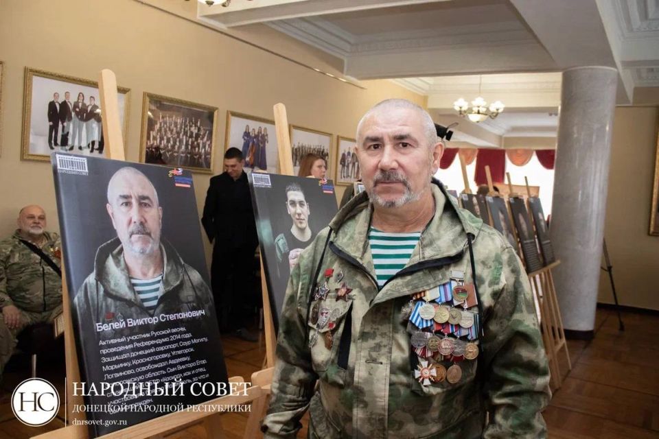 Константин Кузьмин: Сегодня в Донецкой филармонии состоялось открытие выставки «Отец Героя»