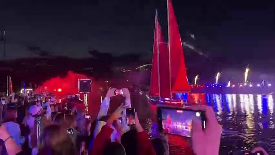 Грандиозные «Алые паруса» в освобожденном Мариуполе 