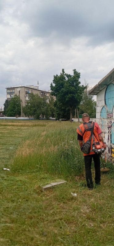 Выполняя поручение главы муниципального образования Волновахский МО Константина Зинченко, специалисты Службы Благоустройства «Комфорт» продолжают работу по покосу сорных и карантинных трав в соответствии с установленным...