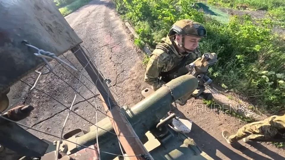 Андрей Руденко: Расчеты РСЗО БМ-21 «Град» ВДВ уничтожили пехоту ВСУ в окрестностях Часова Яра