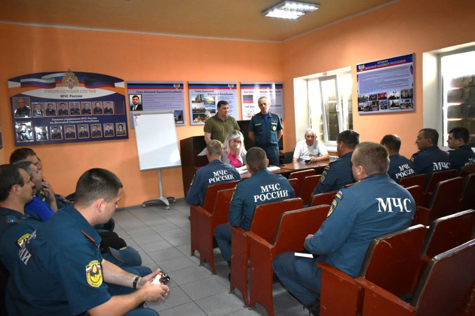 Игорь Лызов: Встретился с трудовым коллективом Пожарно-спасательного отряда Амвросиевка МЧС ДНР