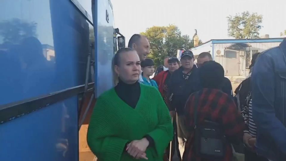 Школьники Ждановки отправились в Крым благодаря Магаданской области