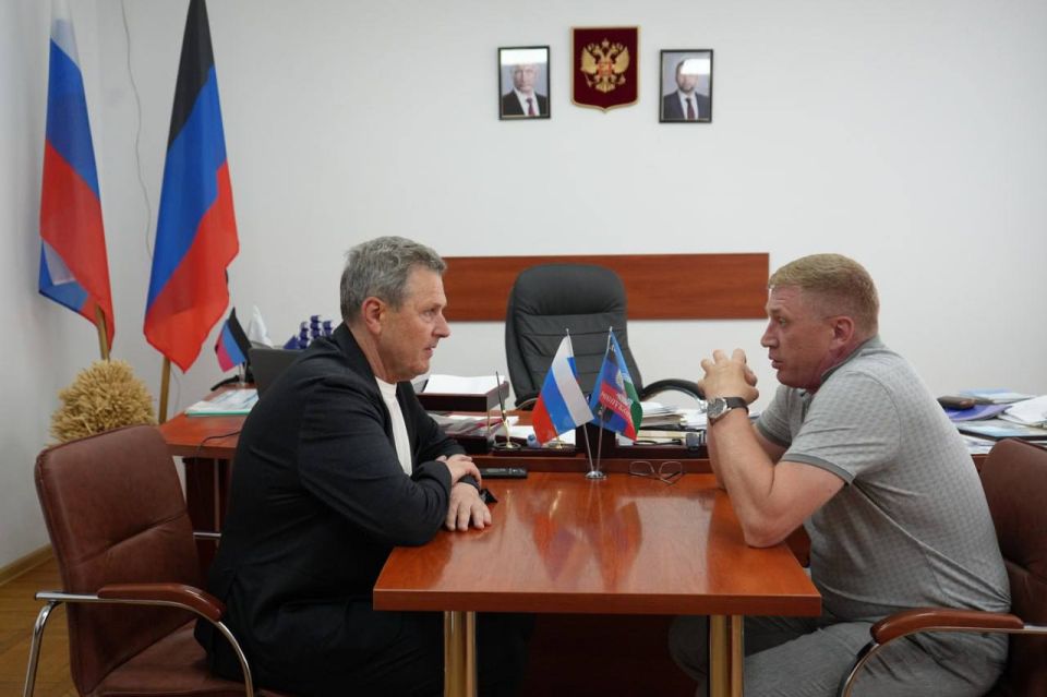 Михаил Желтяков: Провел рабочую встречу с Главой Володарского муниципального округа Сергеем Юзвинкевичем