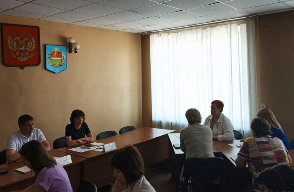 На еженедельном аппаратном совещании с начальниками управлений, отделов, секторов администрации округа и руководителями учреждений рассмотрели ряд вопросов