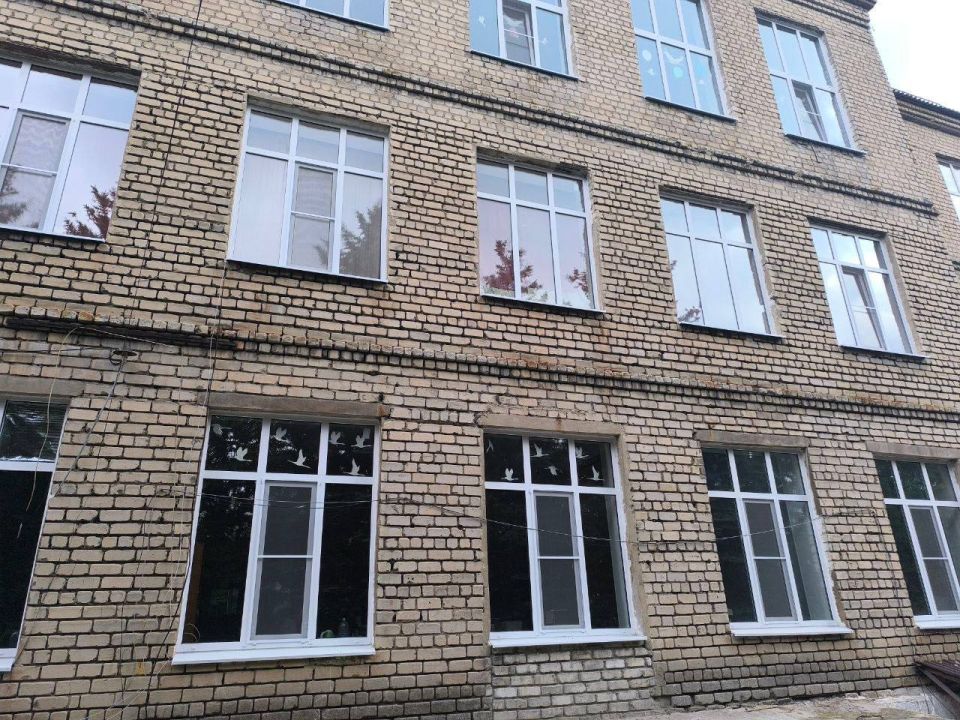 Приморский край завершает ремонт школы № 24 в Рассыпном, выполнено более 90% работ, сообщил Председатель Правительства ДНР Андрей Чертков