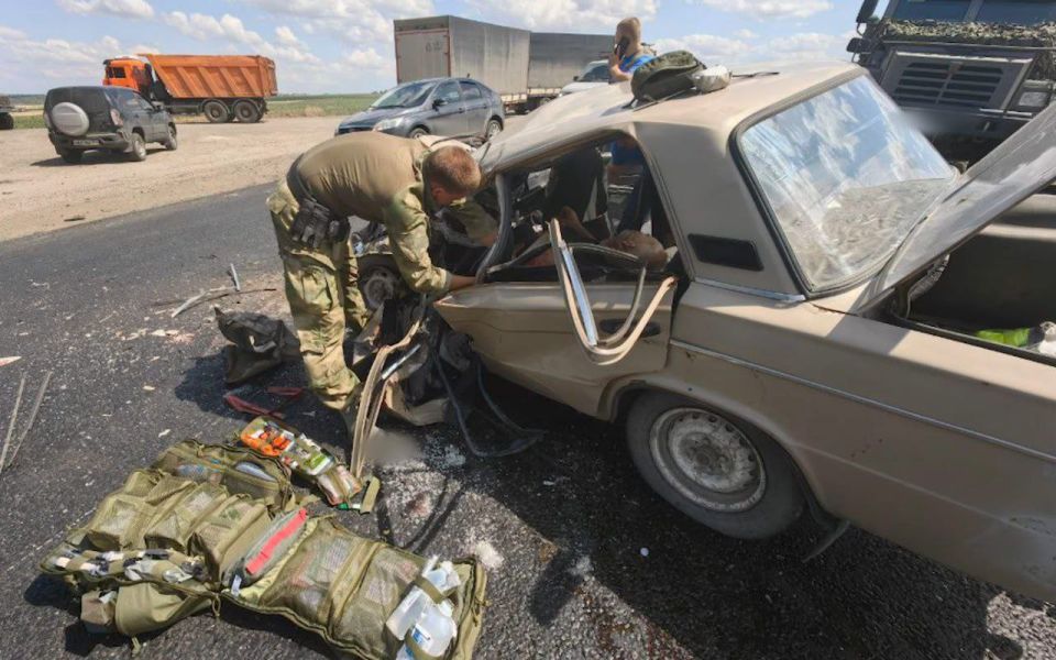 Профессионально и своевременно: фельдшер Росгвардии спас жизнь пострадавшему в серьёзной автоаварии в ДНР