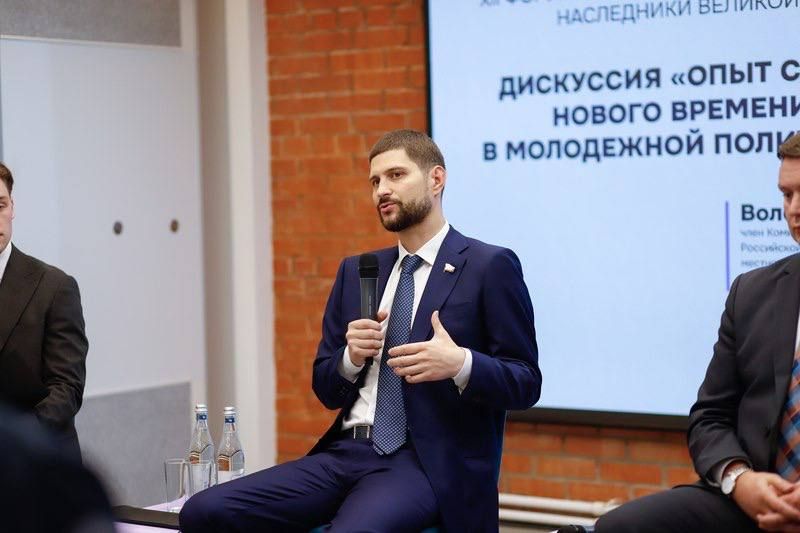 Александр Волошин: В эти дни работаю в Нижнем Новгороде
