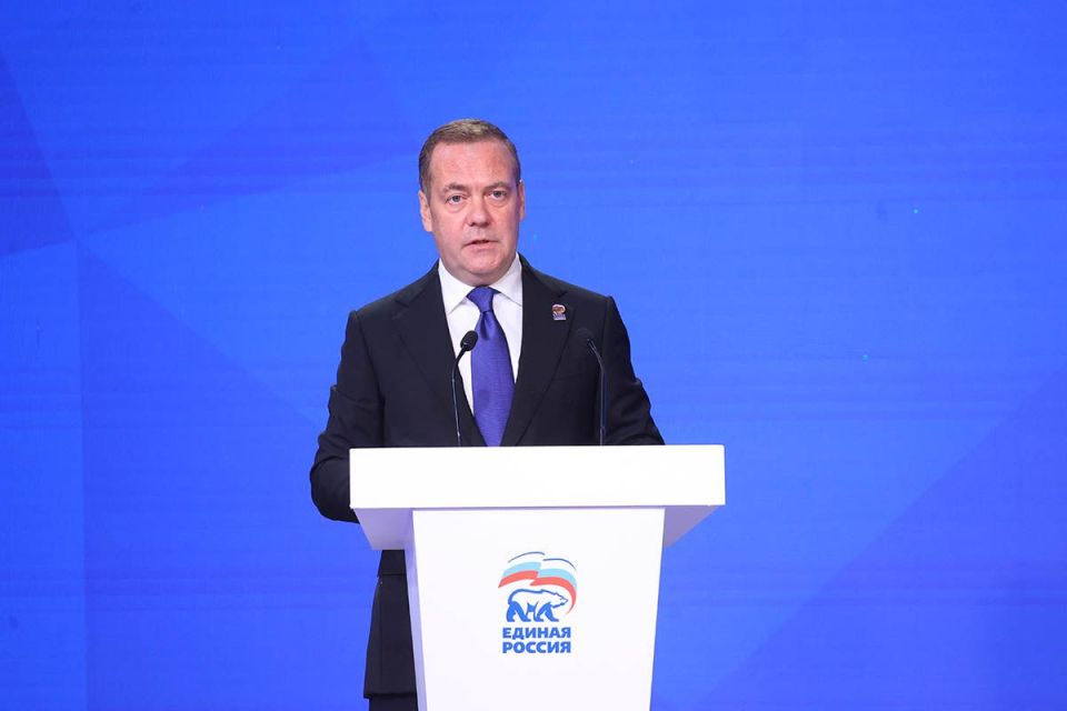 Председатель Народного Совета ДНР Константин Кузьмин рассказал об итогах заседания Генсовета «Единой России»