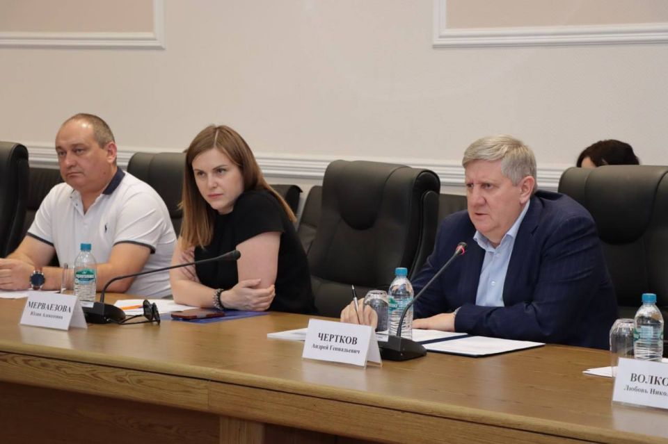 В правительстве обсудили восстановление социальных объектов и жилого фонда с представителями Тульской области
