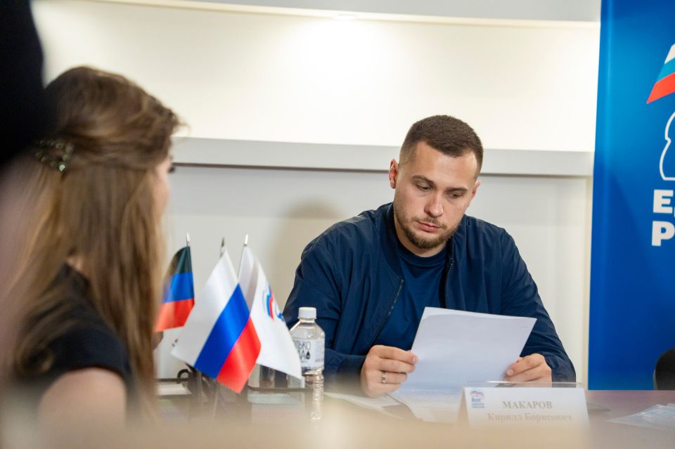 Кирилл Макаров: На приём граждан всё чаще приходят не за ответами, а с ними