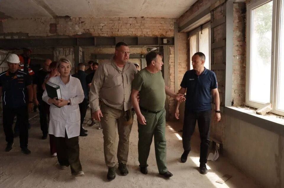 1 В Мариуполе зам федерального министра поручил ускорить темпы строительства