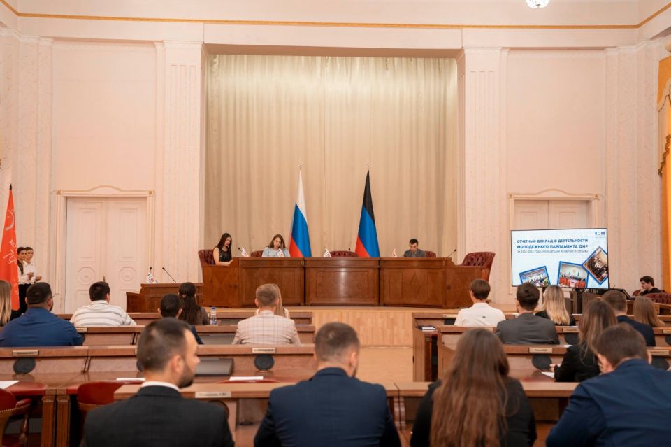 На пленарном заседании парламентарии подвели итоги работы III созыва