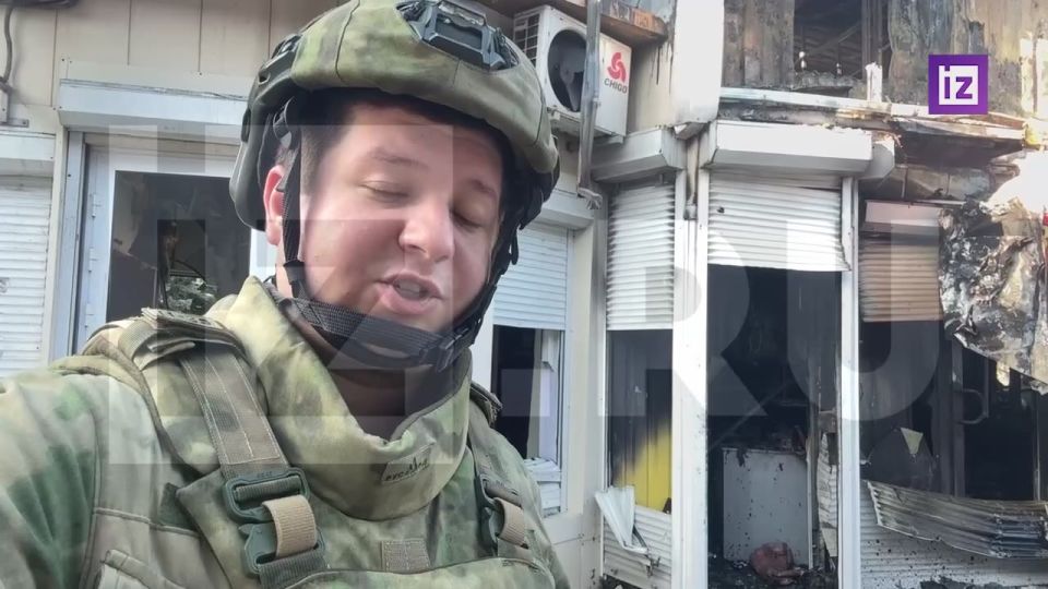Минимум шесть торговых павильонов полностью сгорели после обстрела ВСУ по Донецку